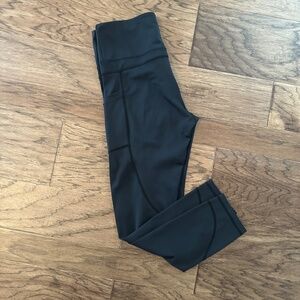 Zyia activewear black capri leggings- size 8-10